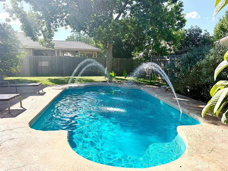 11715 Raymond C Ewry Ln — Photo 3