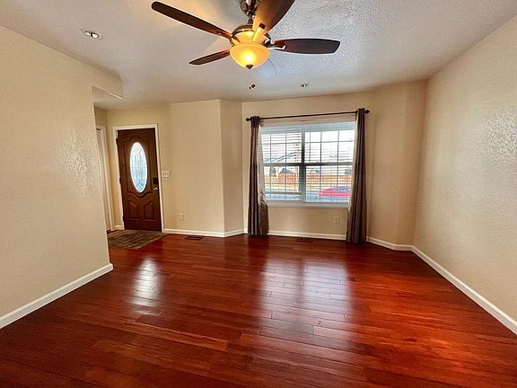 Living room pic#2