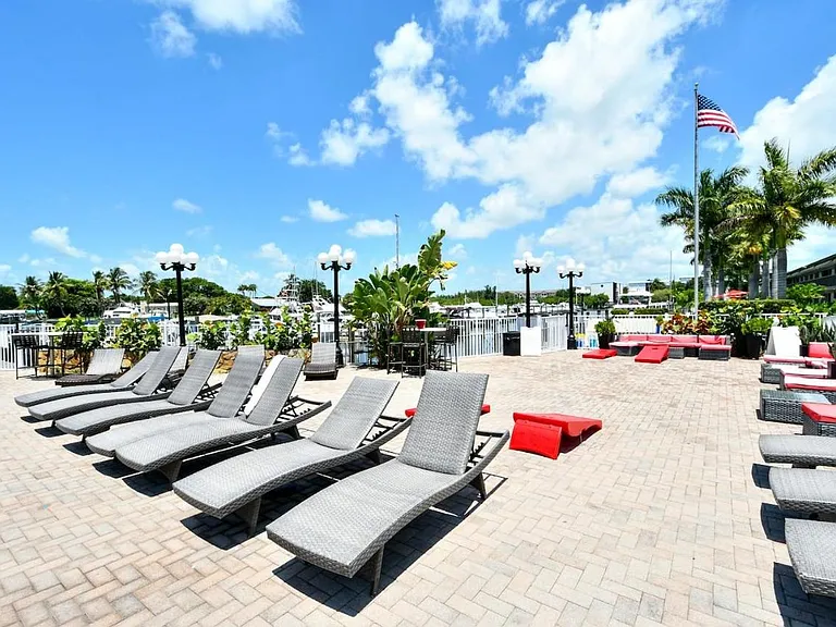 7150 N Tamiami Trl #S-602 — Photo 12