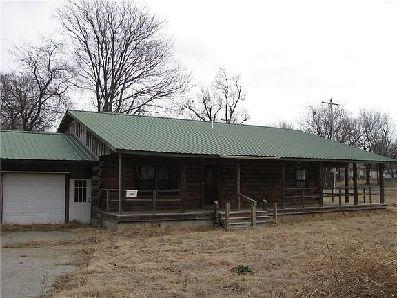 2nd image of 302 N 8th St