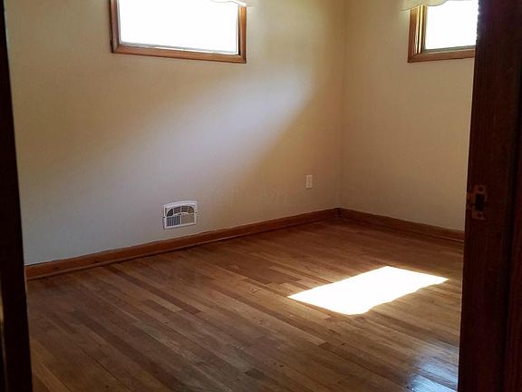 5th image of 583 E Lincoln Ave