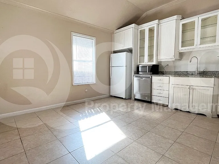 5400 Village Green Dr — Photo 11
