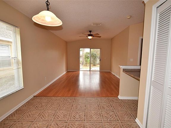 5th image of 1913 Windsor Oak Dr