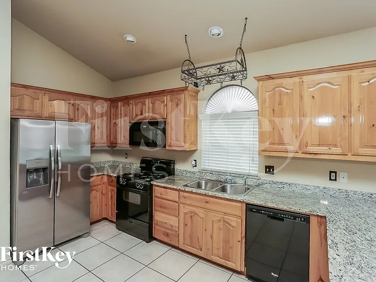 14413 Artesia Ct — Photo 4