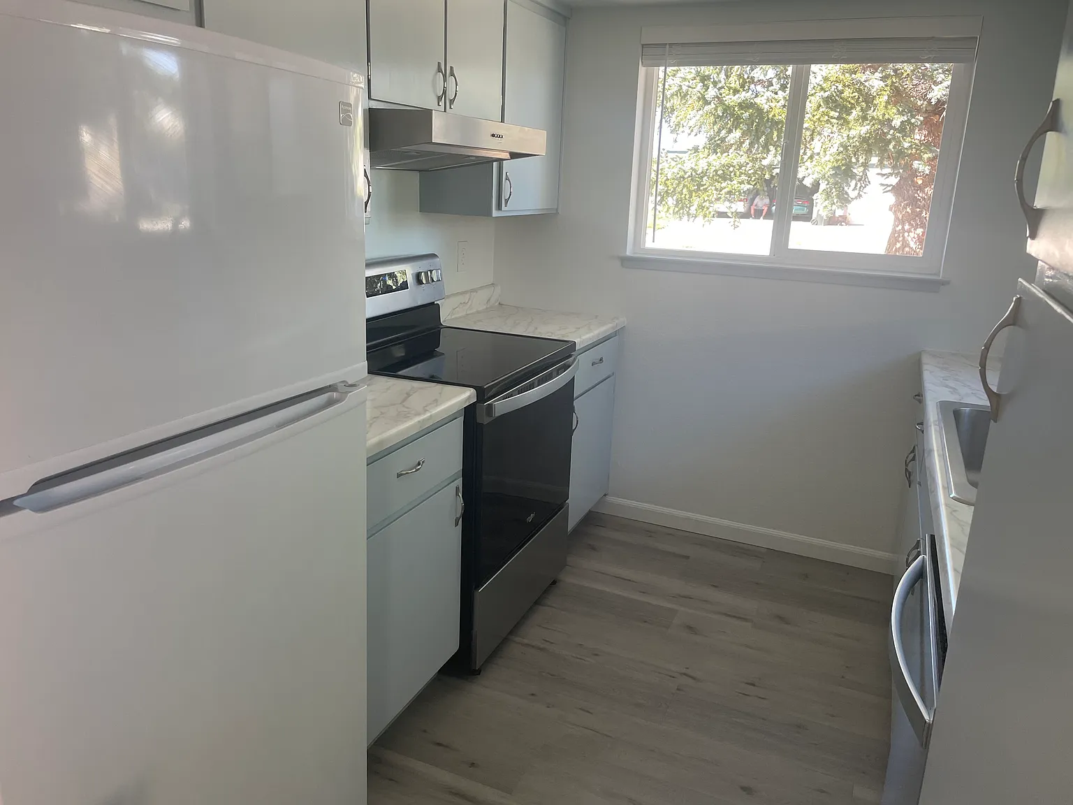 2 bed, 950 sqft, $1,600 — Photo 2