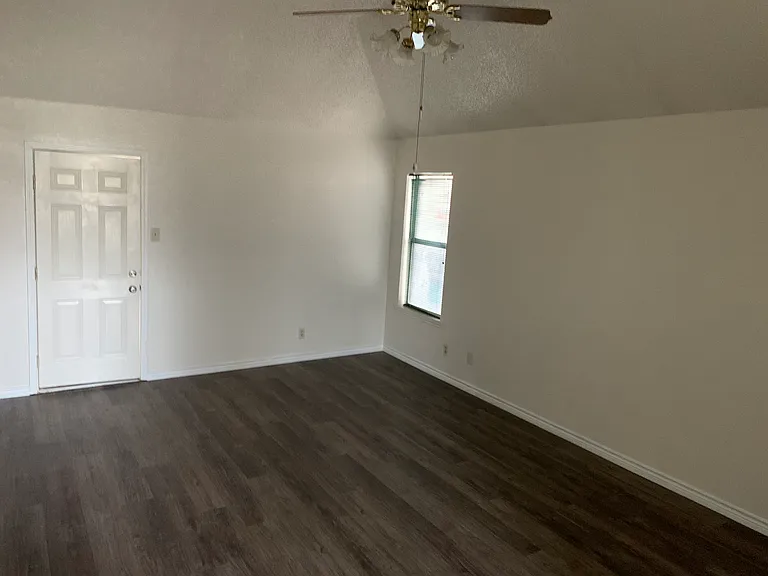 2881 Fenwick St — Photo 8