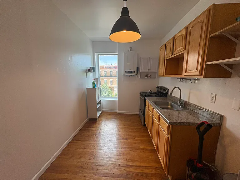 638 Park Pl #2B — Photo 2