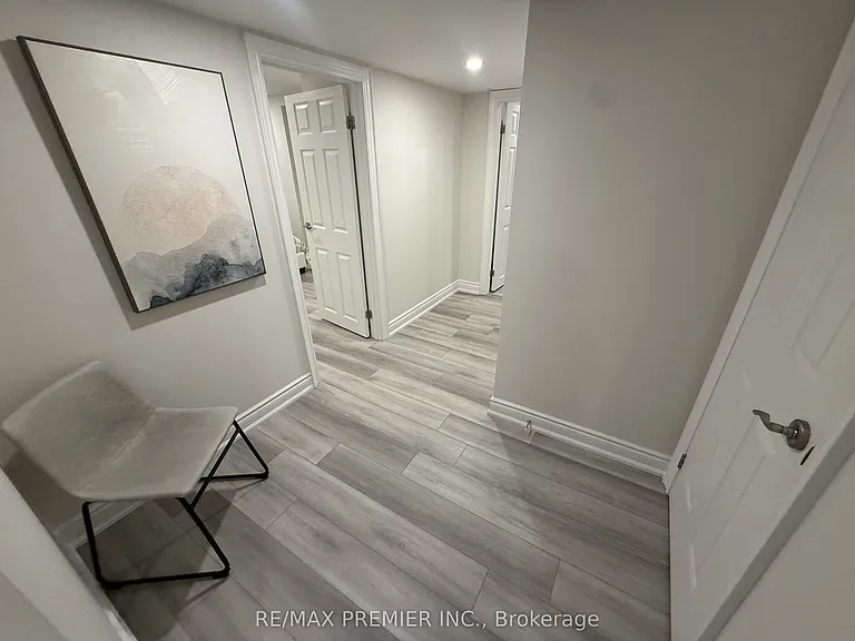 77 Largo Cres #LOWER — Photo 10