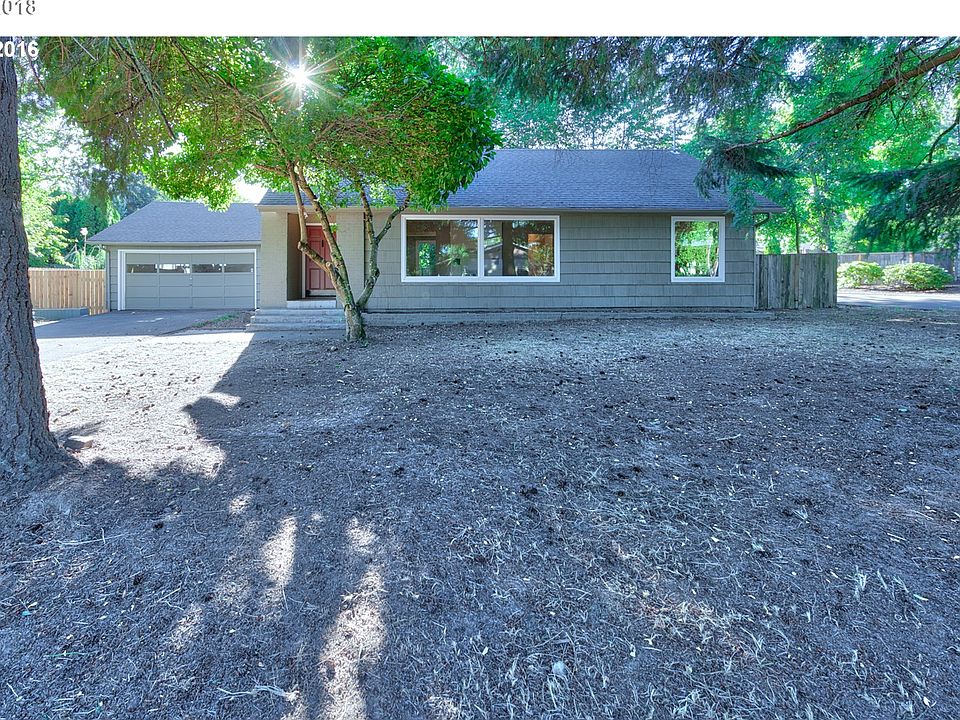 2nd image of 555 SW Meadow Dr