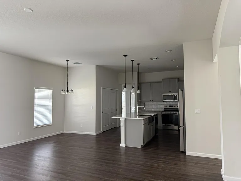 4634 SW Athena Dr — Photo 8