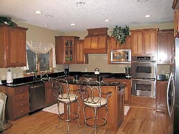 4th image of 604 Woodland Dr