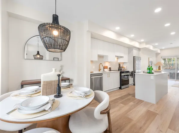 728 Lea Ave #4, Coquitlam, BC V3J 4H5