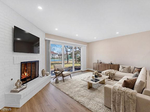 3rd image of 1363 S Old Wilke Rd