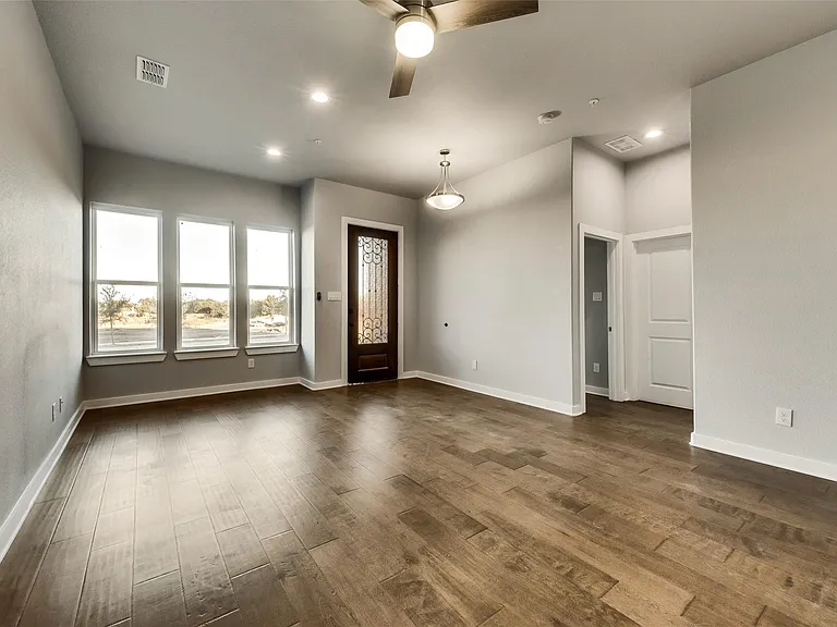 5827 Rivendell Dr — Photo 4
