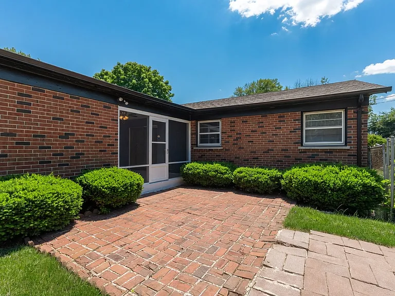 1555 Zurich Dr — Photo 42