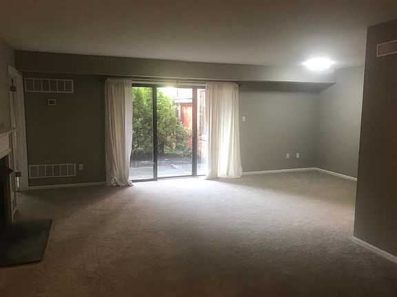 Living/Dining (alternative view)