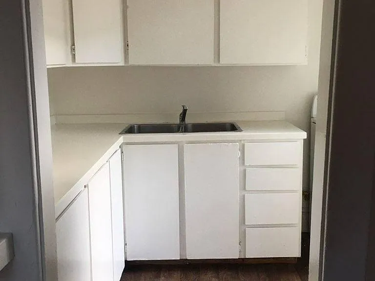 1527 Belmont Ave — Photo 6