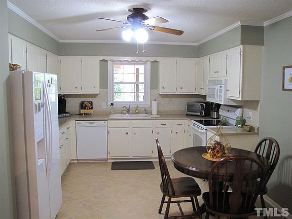 3rd image of 3132 Oakridge Dr