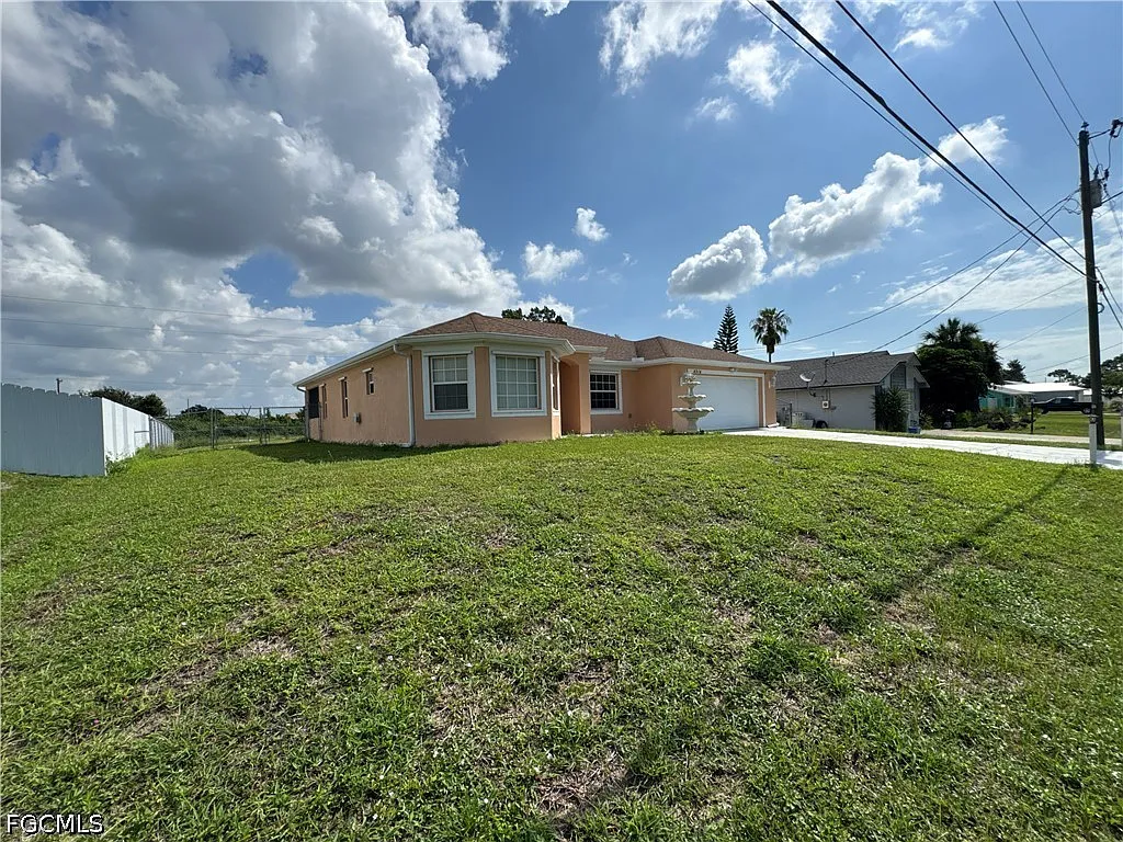 3 bed, 2.0 bath, 1892 sqft, $2,150 — Photo 1