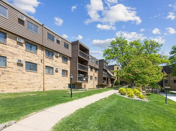 999 41st Ave NE APT 212, Columbia Heights, MN 55421