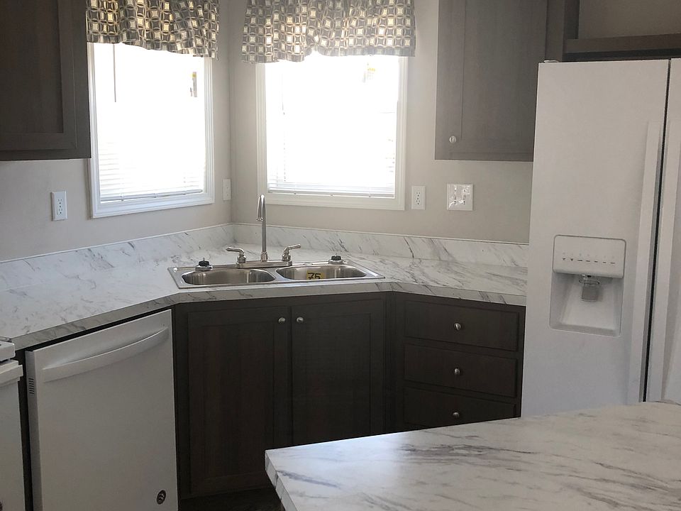 2nd image of 3809 S Lakeshore Dr
