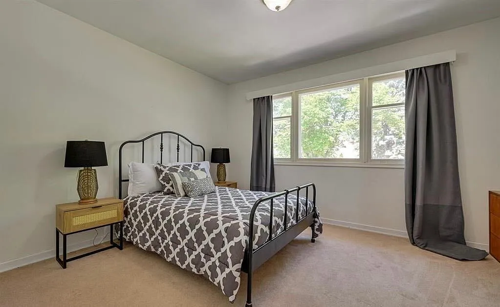 2 bed, 1.5 bath, 1108 sqft, $2,300 — Photo 3