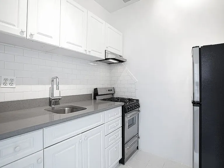 160 W 71st St #PHE — Photo 3