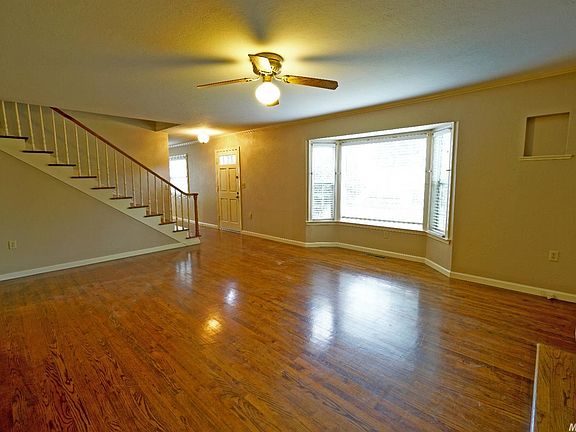 4th image of 2831 Bennett Dr