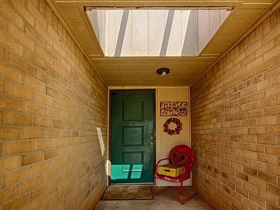 3rd image of 10225 Glascow Dr