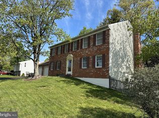 109 Forest Ridge Dr, Sterling, VA 20164