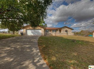 136 Lago Vis, Luling, TX 78648