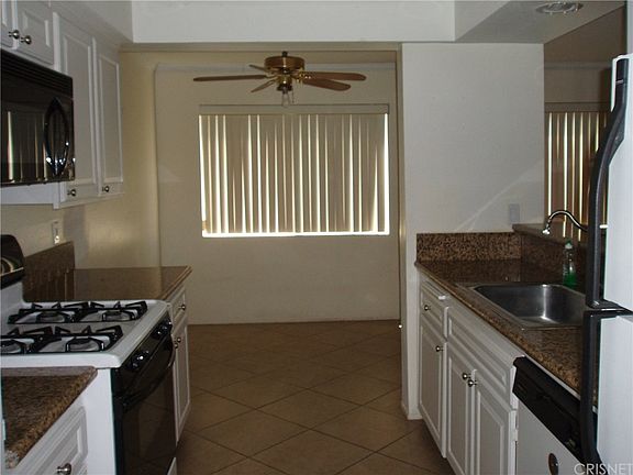2nd image of 11786 Moorpark St Unit F