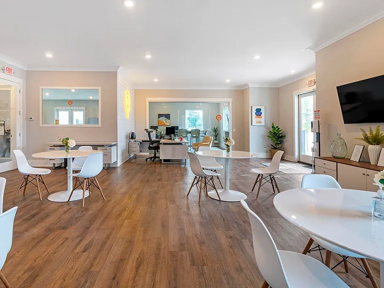 The Pointe Grand Apartment Homes — Photo 13