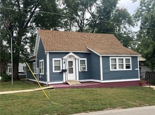 703 10th St, Charleston, IL 61920