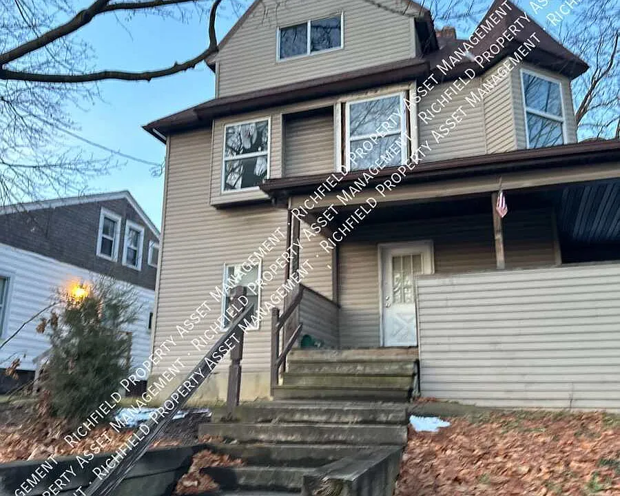 835 Kenmore Blvd #UP