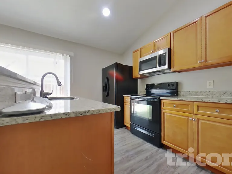 353 Comfort Dr — Photo 8