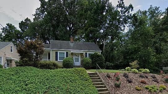 1st image of 2817 Springwood Dr