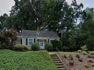 2817 Springwood Dr, Greensboro, NC 27403