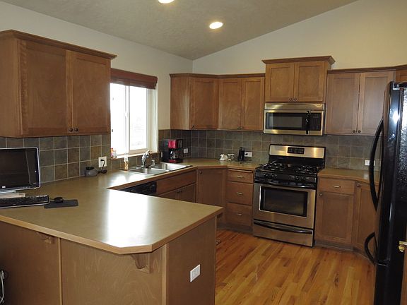 5th image of 905 Golden Hills Dr