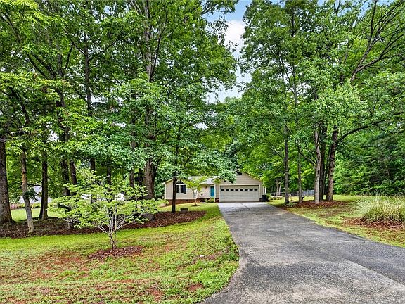 2nd image of 2387 Woodridge Dr