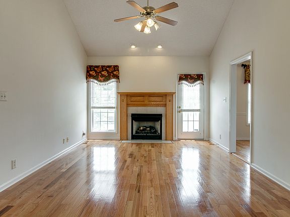 4th image of 1311 Bluebonnet Dr