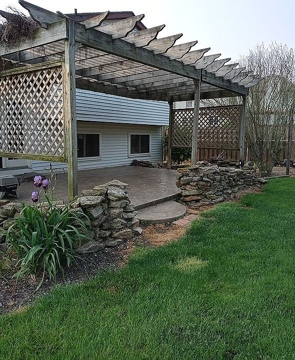 1st image of 18360 Walnut Dr