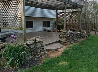 18360 Walnut Dr, Strongsville, OH