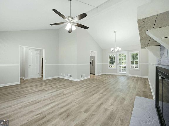 3rd image of 458 Hearth Pl
