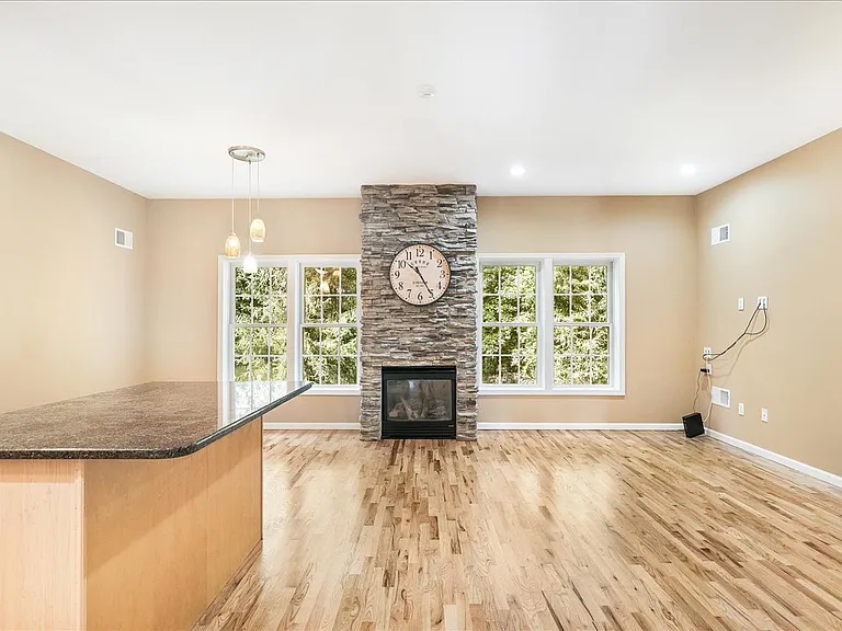 58 Alexander Ct — Photo 22