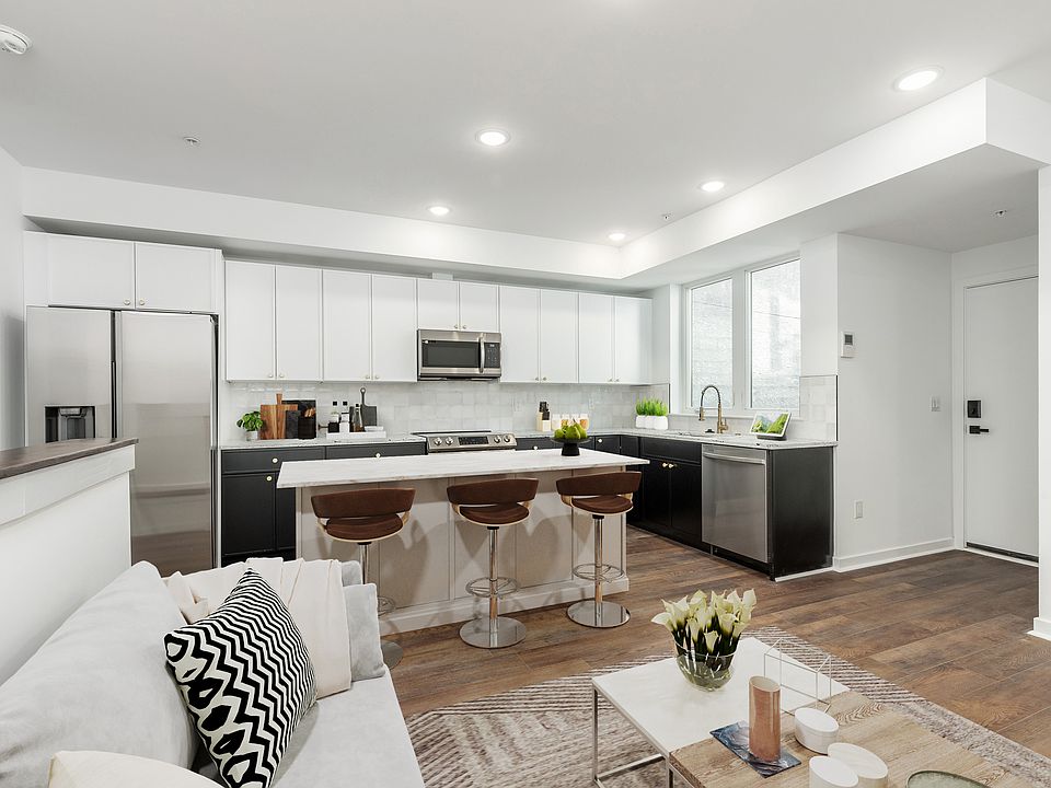 Digitally staged - Kitchen & Living