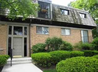 204 Kenston Ct, Geneva, IL 60134