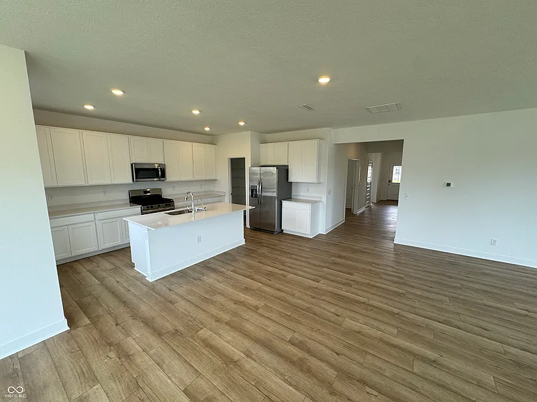 1124 Tansley Ln — Photo 6