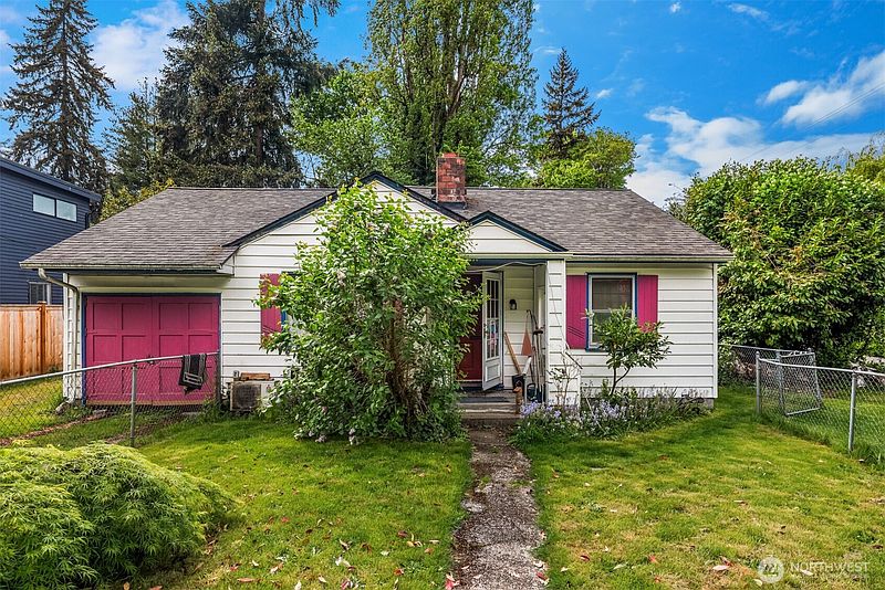 4th image of 8315 Ravenna Avenue NE