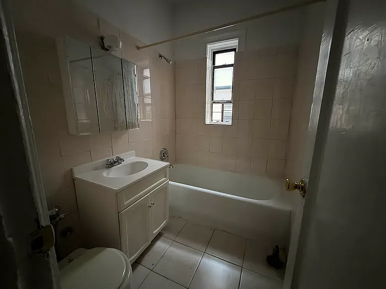 285 Hawthorne St #40 — Photo 10